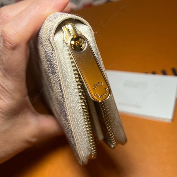 Like new! Zippy Wallet in azur - Picture 14 of 15